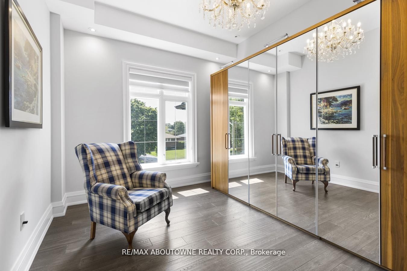 533 Taplow Cres