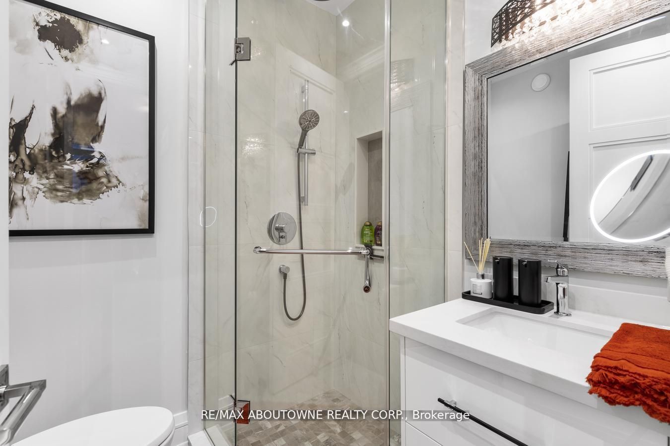 533 Taplow Cres