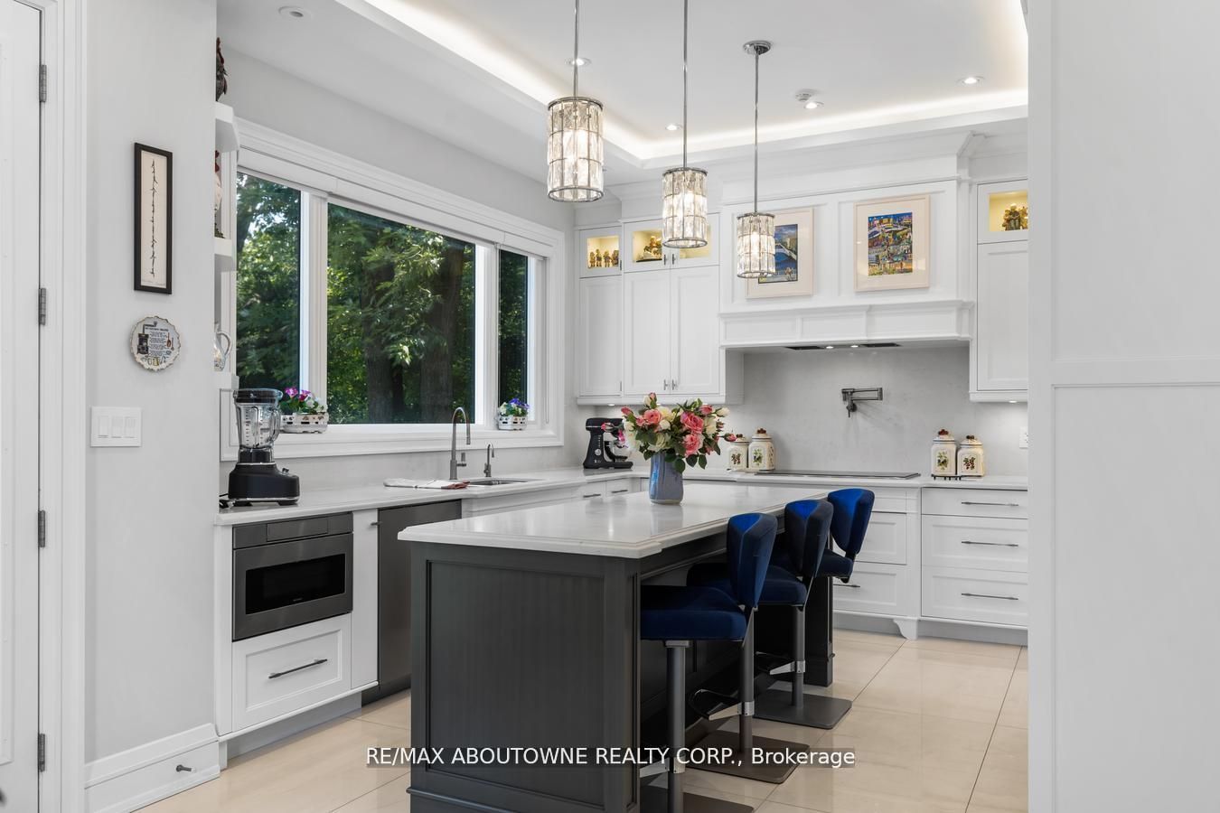 533 Taplow Cres