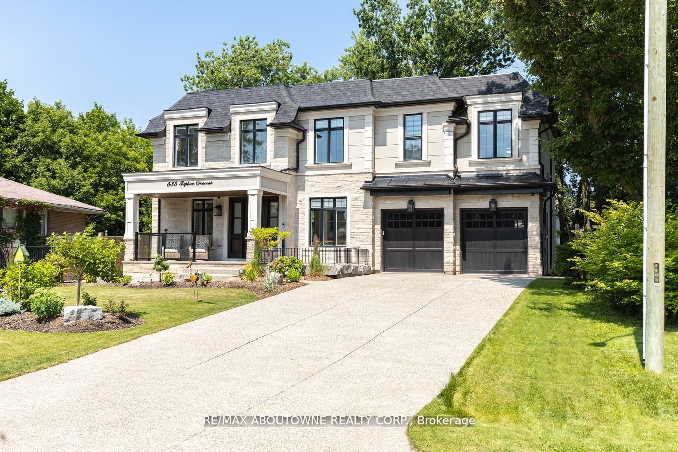 533 Taplow Cres