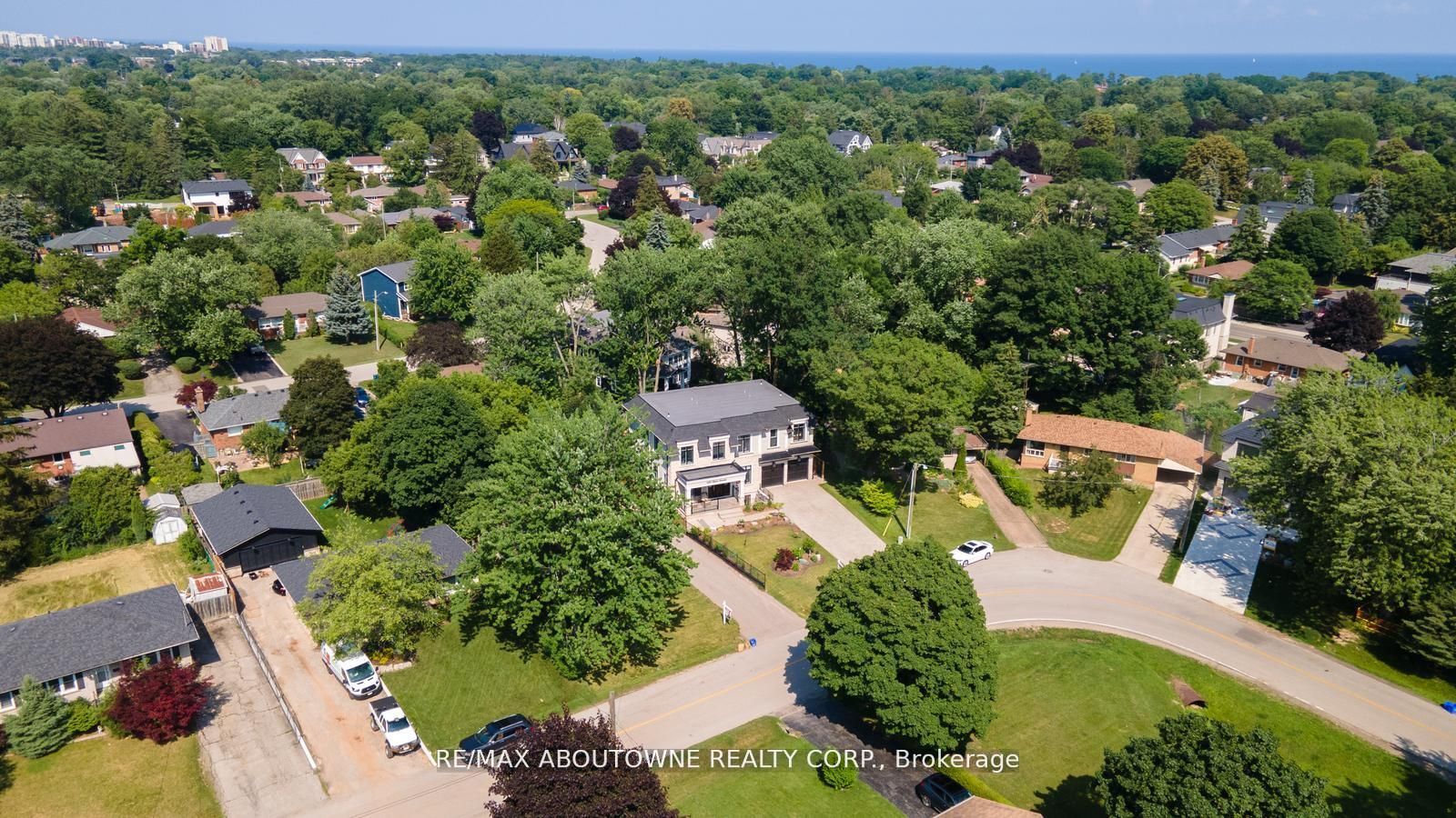 533 Taplow Cres
