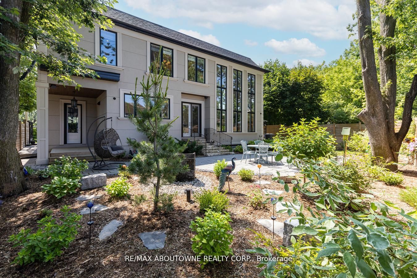 533 Taplow Cres