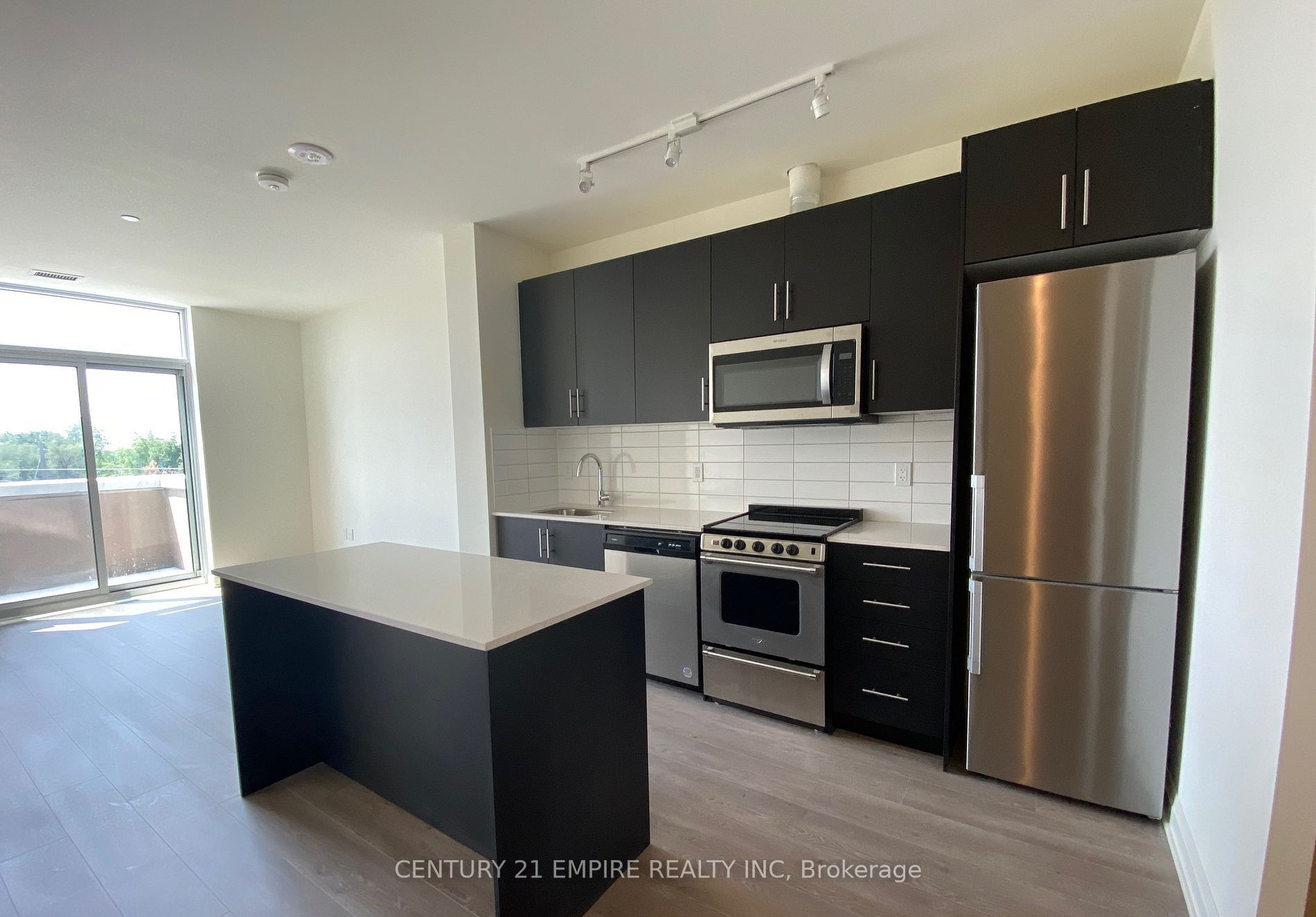 509 Dundas St W, #202