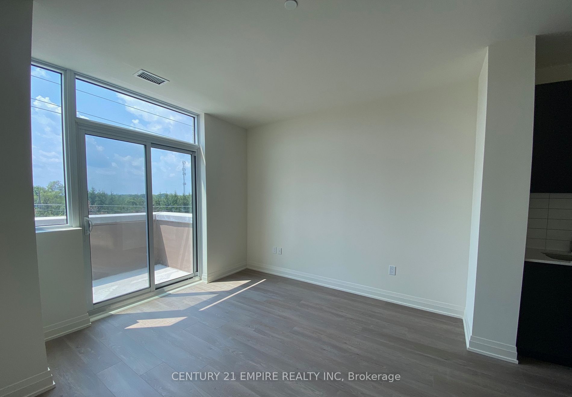 509 Dundas St W, #202