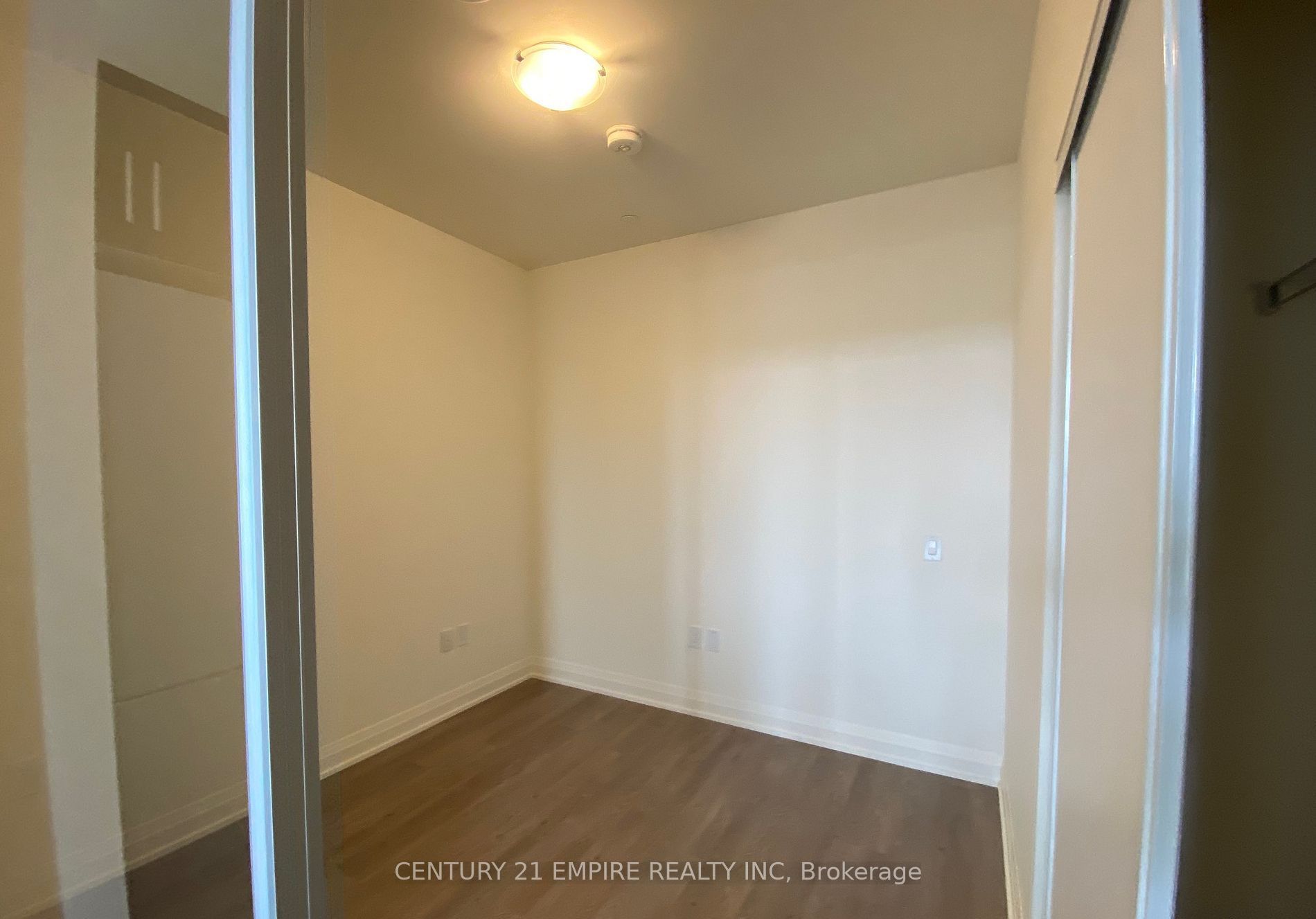 509 Dundas St W, #202