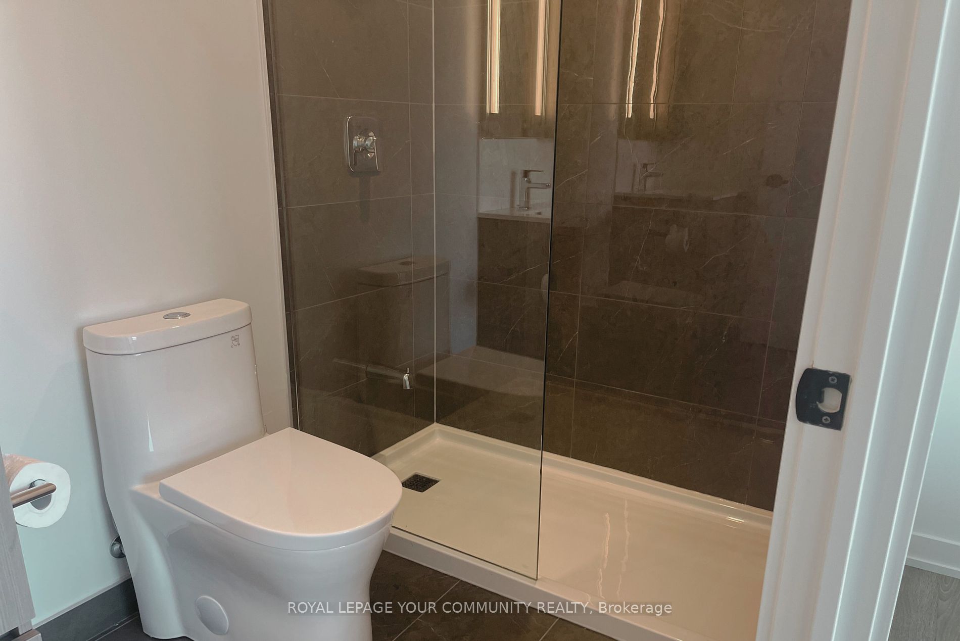 215 Lakeshore Road W, #214