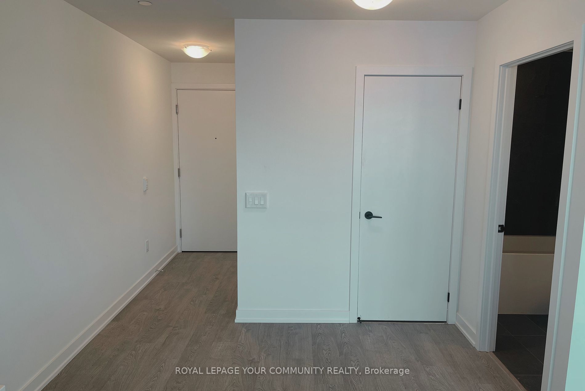 215 Lakeshore Road W, #214