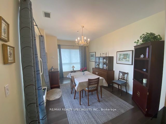 810 Scollard Crt, #1304