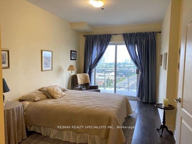 810 Scollard Crt, #1304