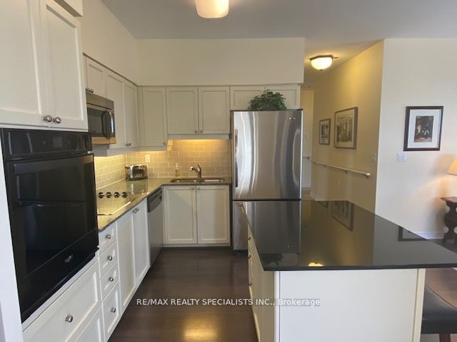 810 Scollard Crt, #1304