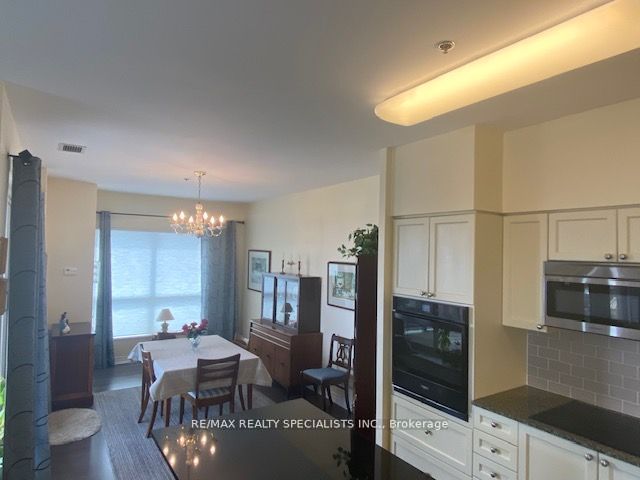 810 Scollard Crt, #1304