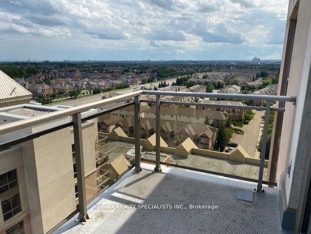 810 Scollard Crt, #1304