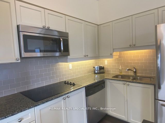810 Scollard Crt, #1304
