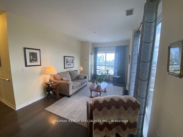 810 Scollard Crt, #1304