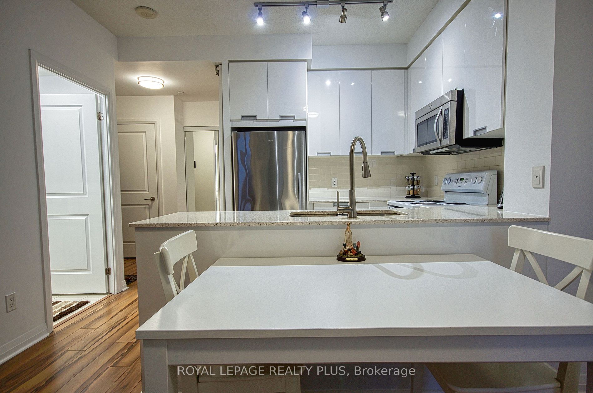 75 Eglinton Ave W, #601