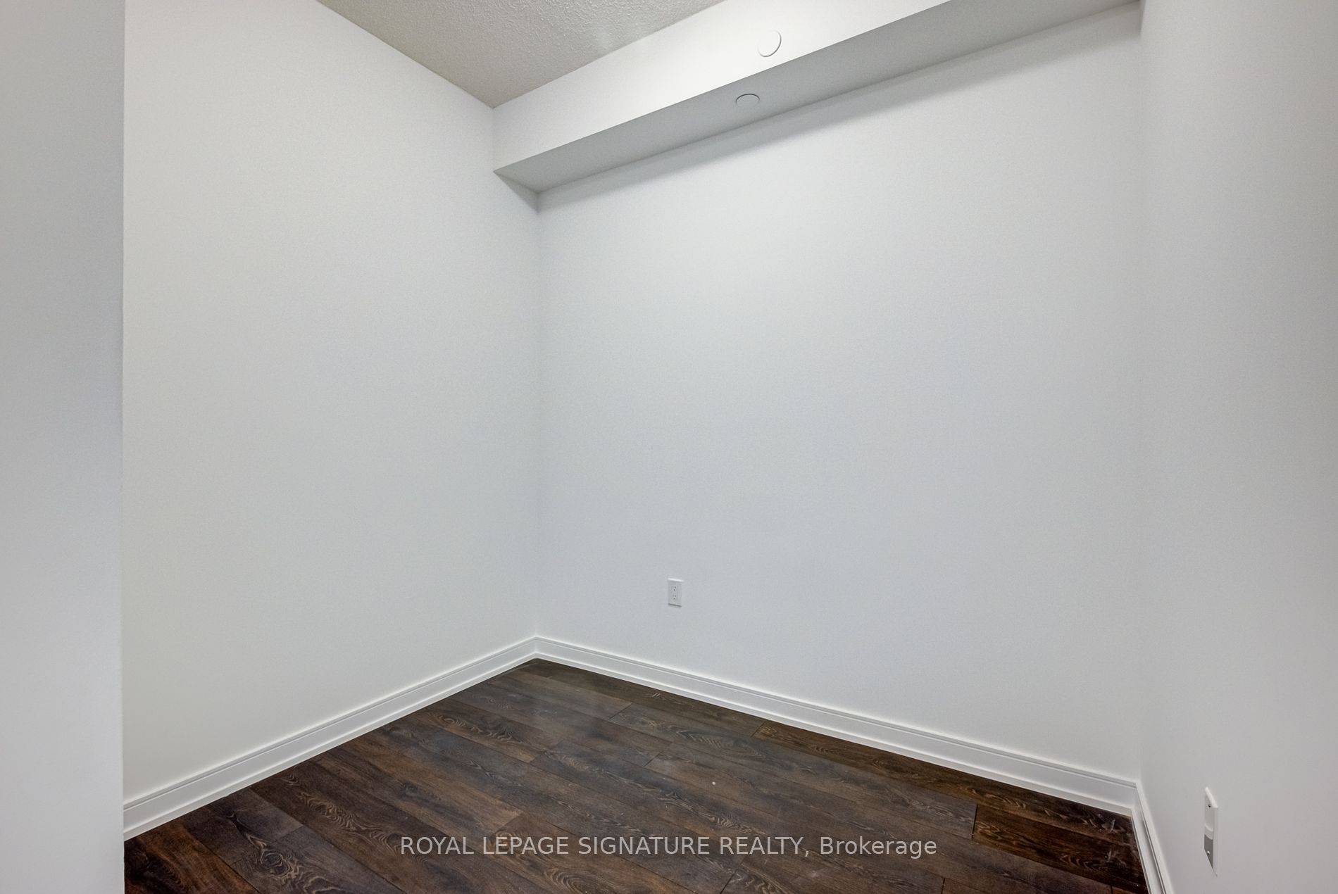 8 Nahani Way #3418