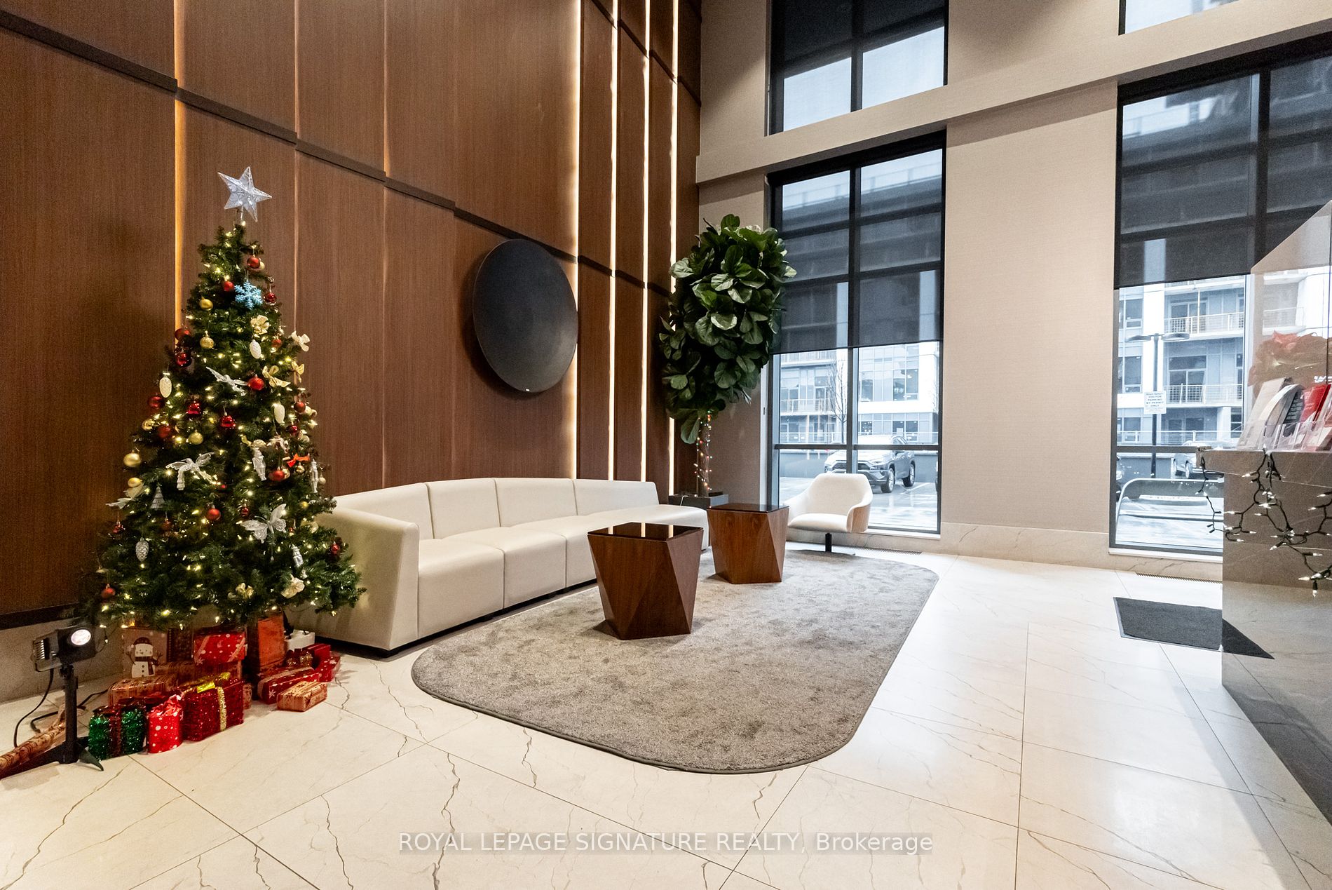 8 Nahani Way #3418