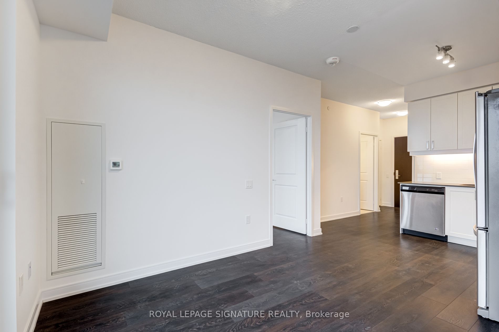 8 Nahani Way #3418