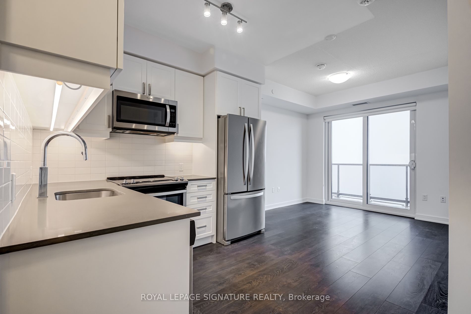 8 Nahani Way #3418