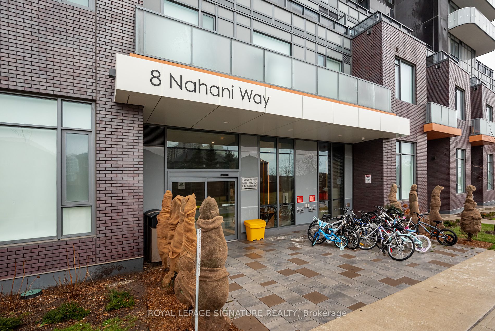 8 Nahani Way #3418