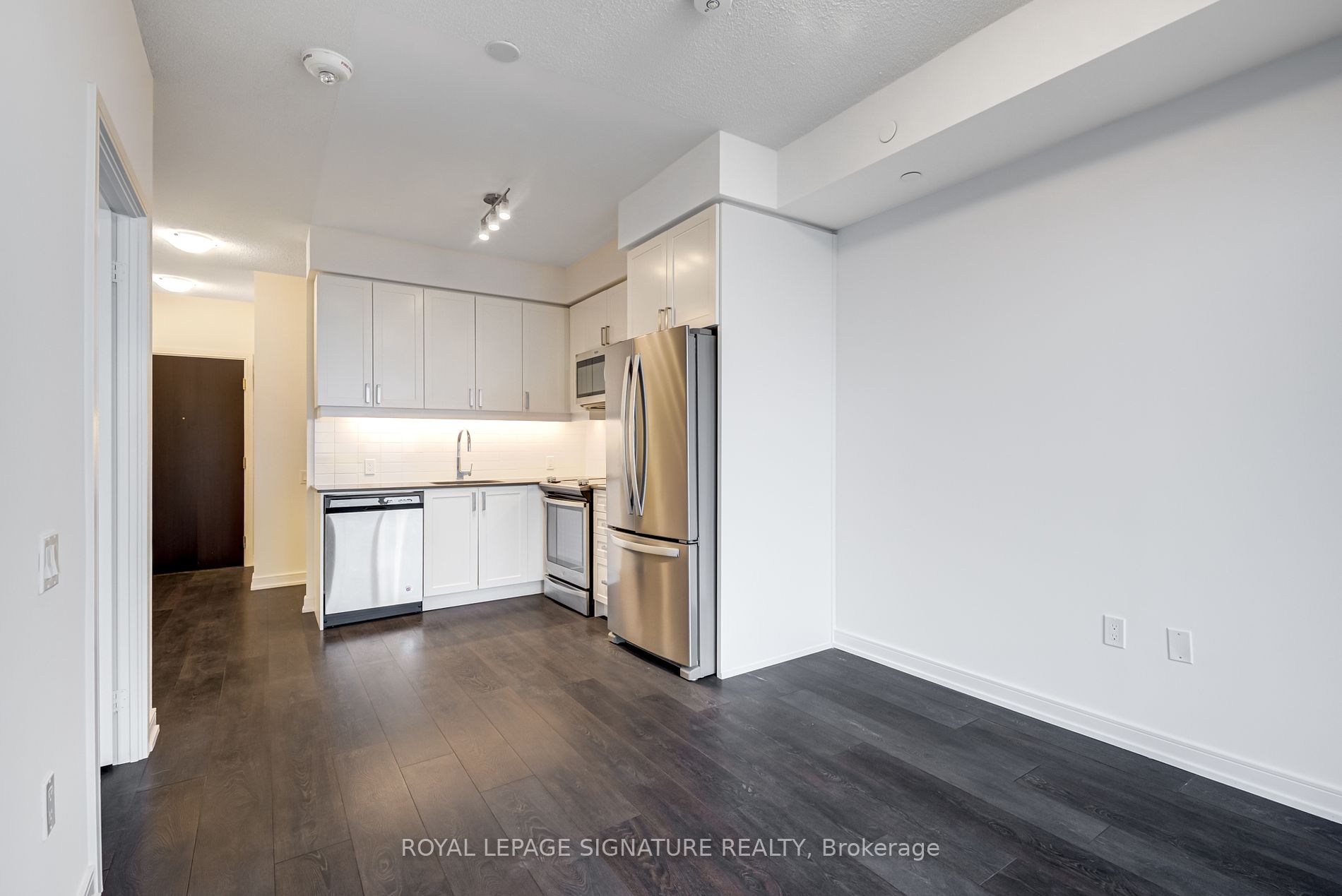 8 Nahani Way #3418