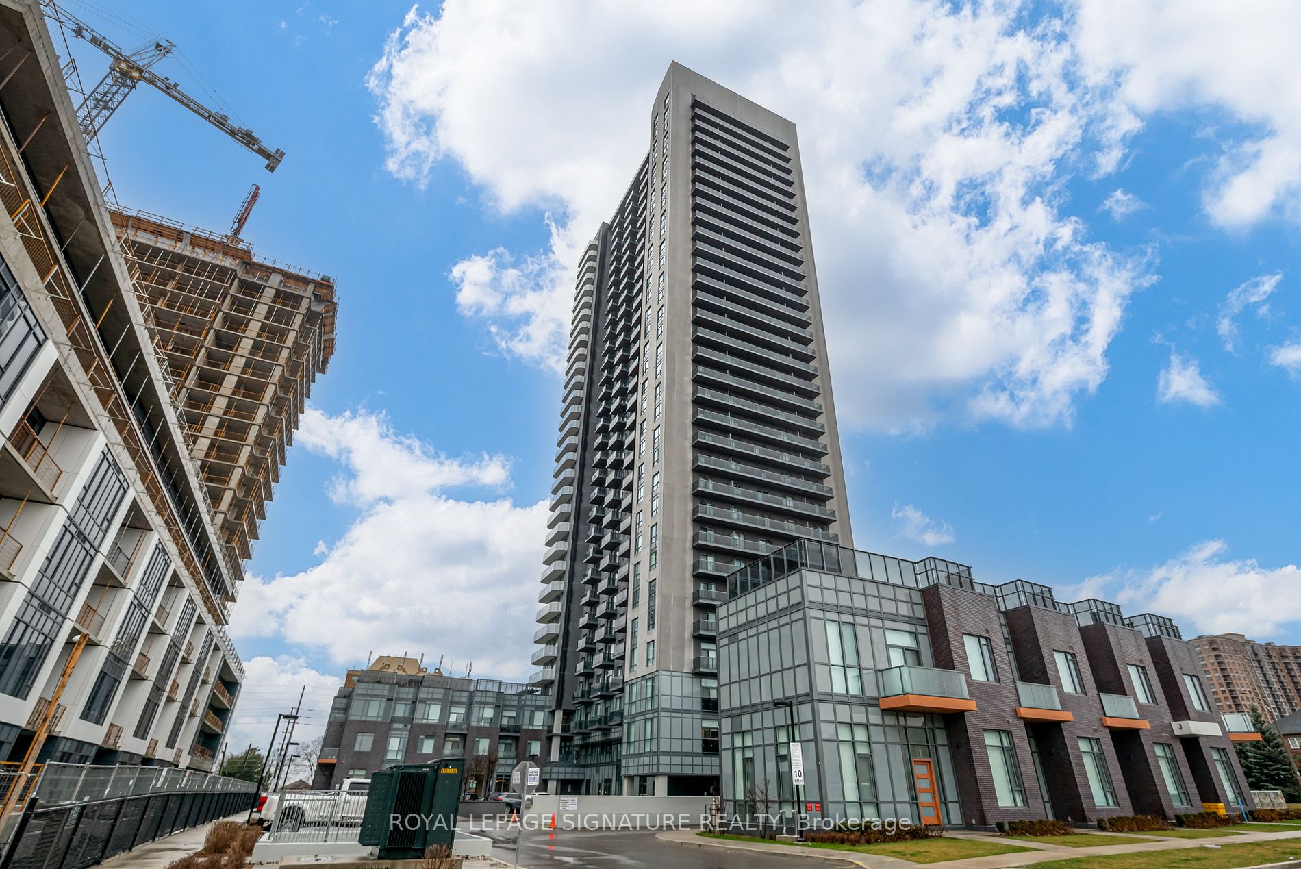 8 Nahani Way #3418