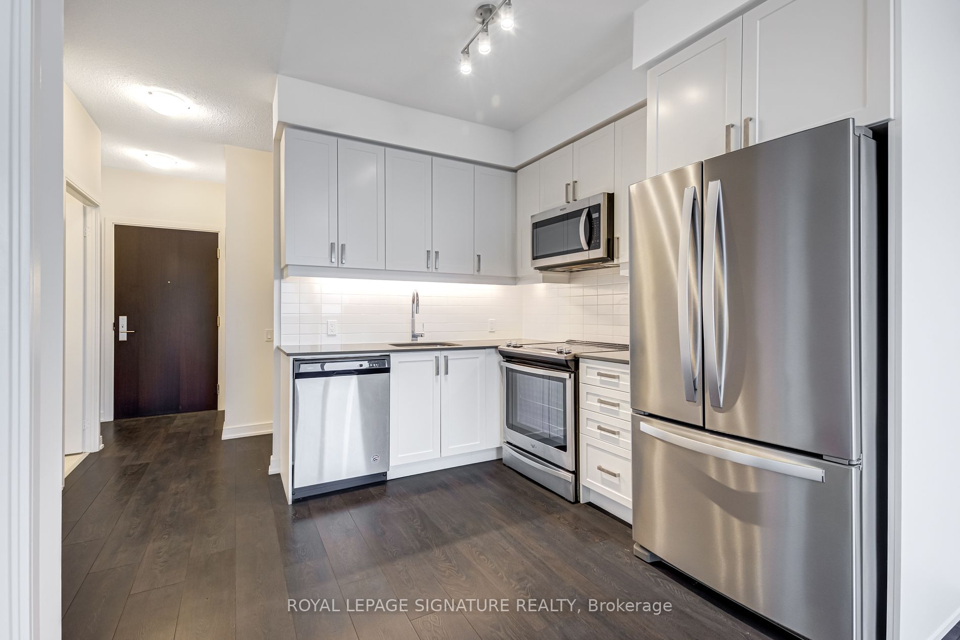8 Nahani Way #3418