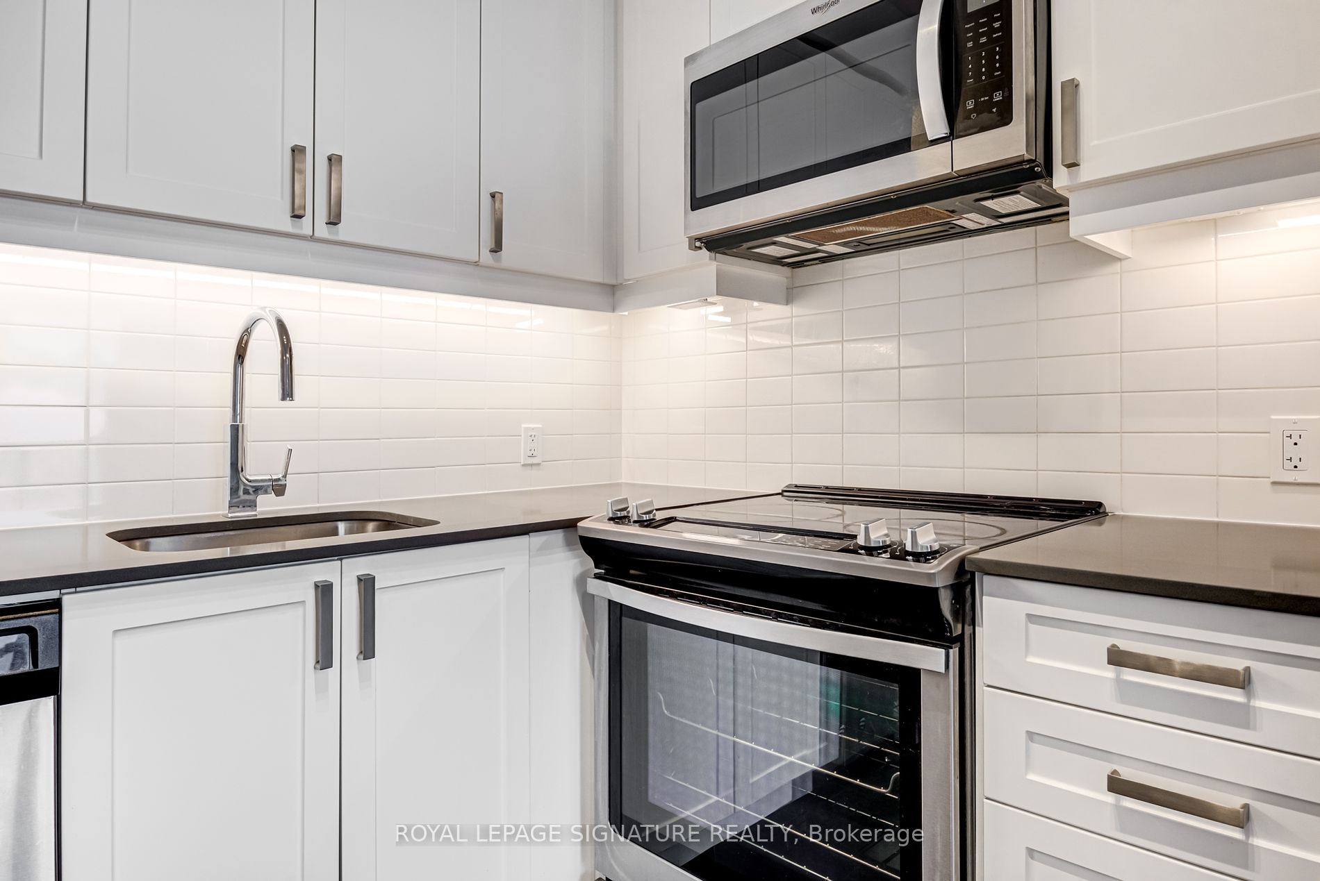 8 Nahani Way #3418