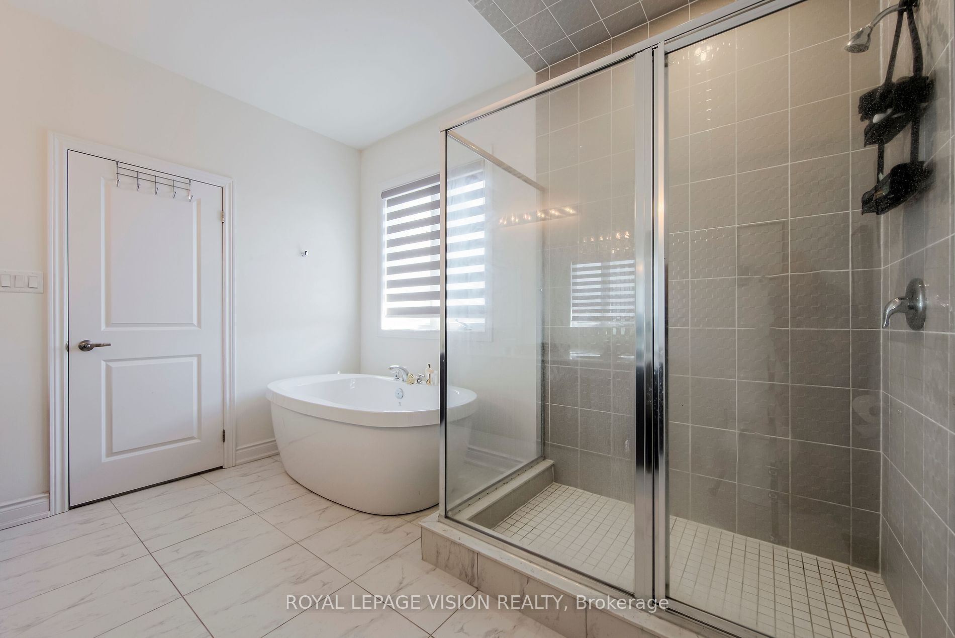 14 Lowell Cres