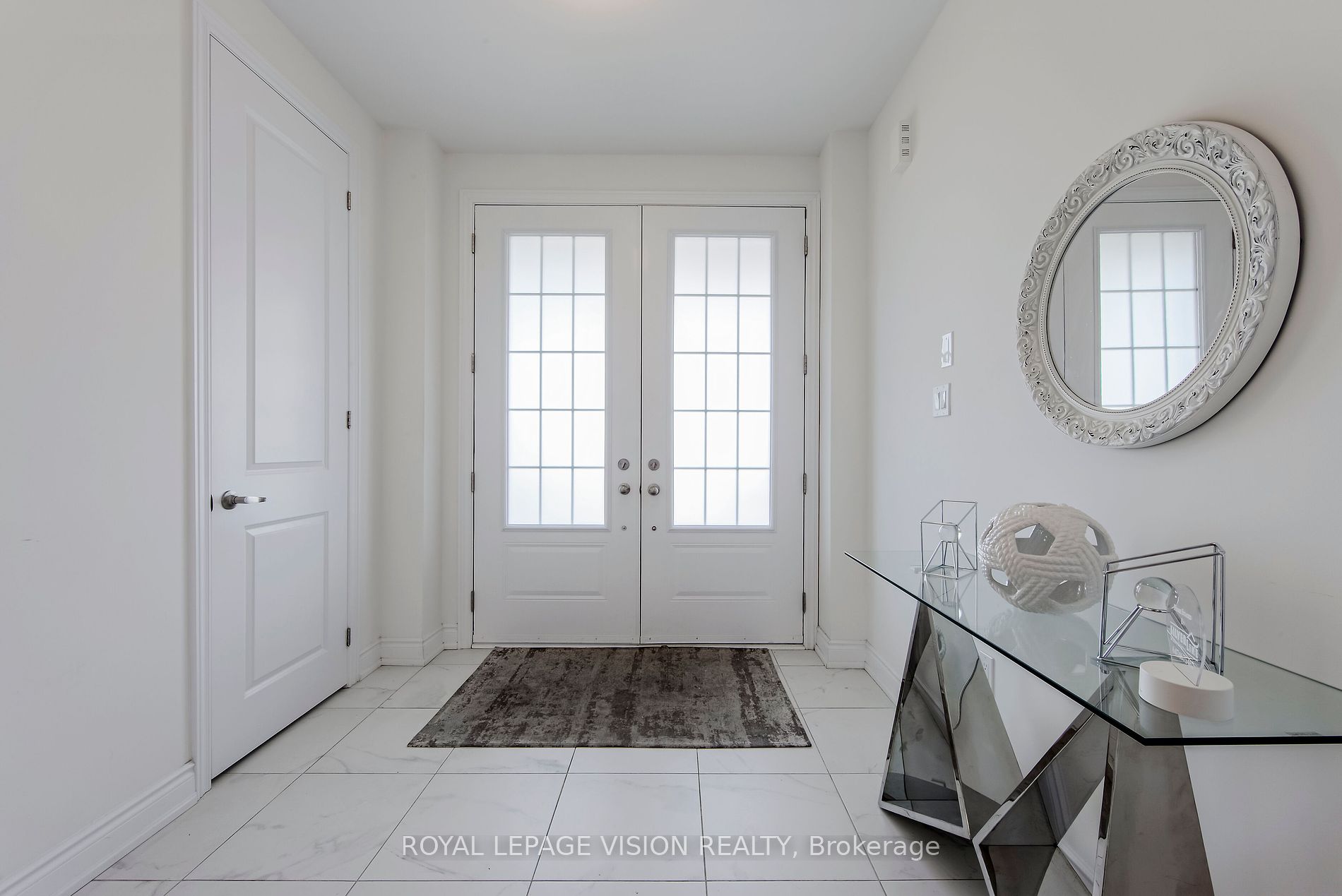 14 Lowell Cres