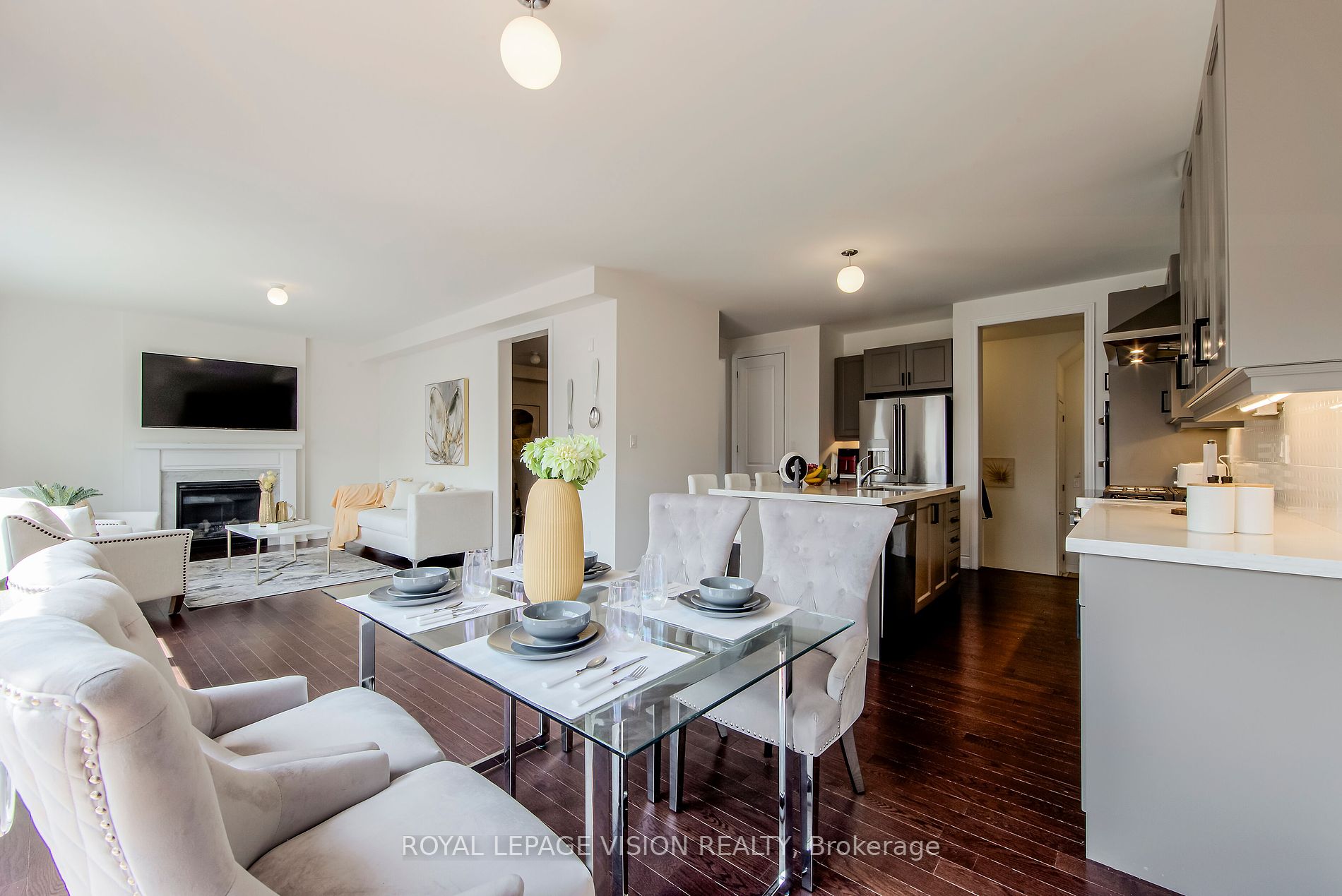 14 Lowell Cres