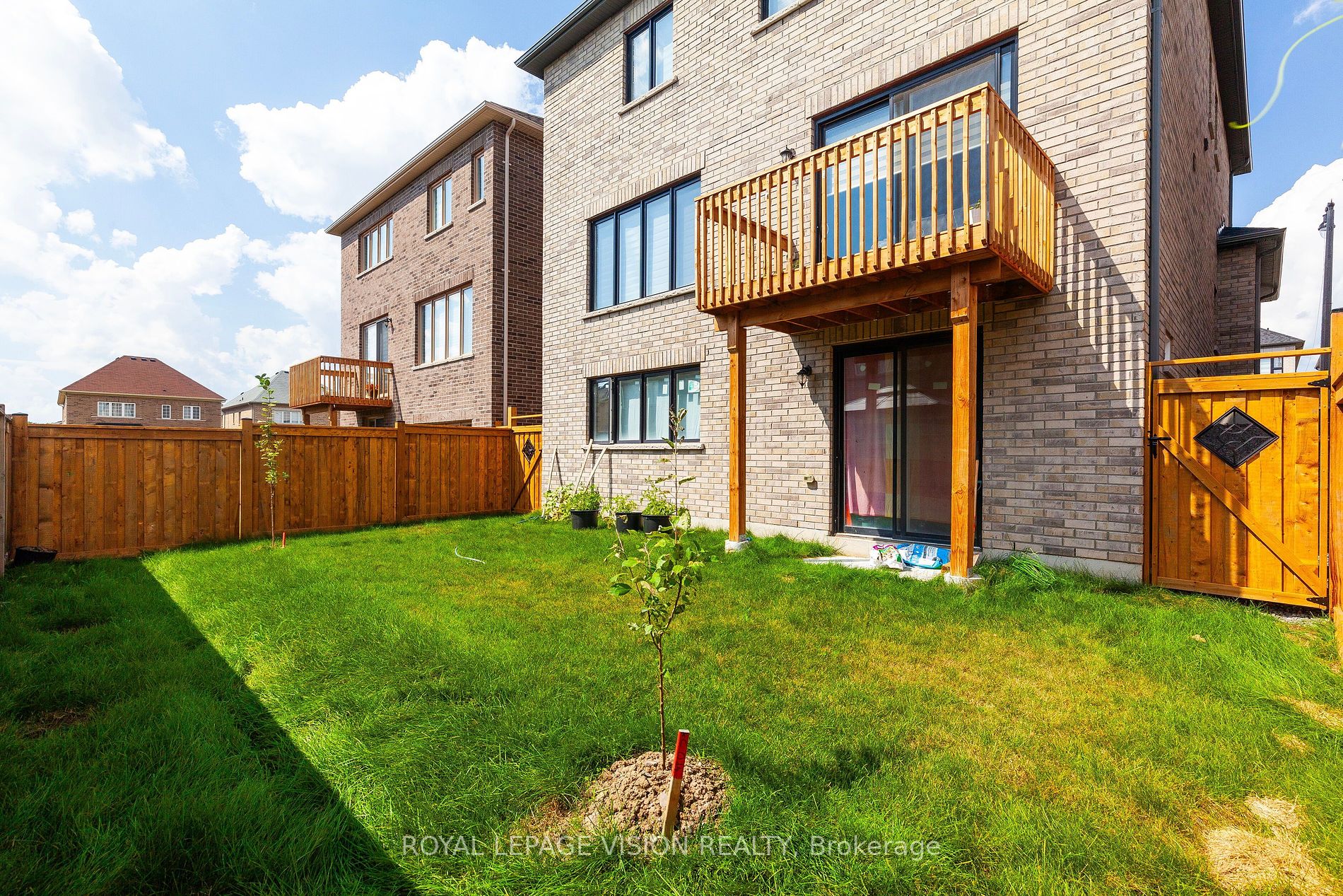 14 Lowell Cres