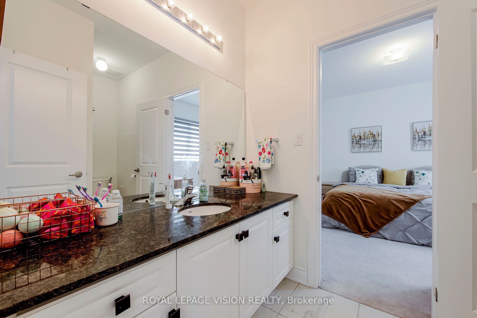 14 Lowell Cres