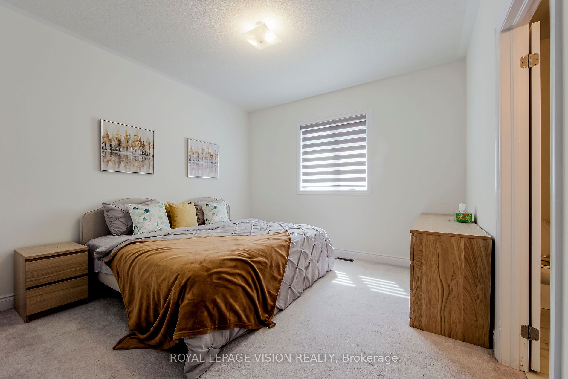 14 Lowell Cres