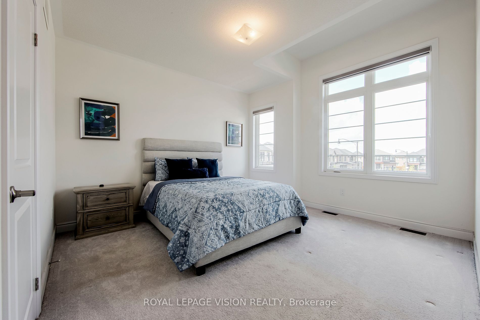 14 Lowell Cres