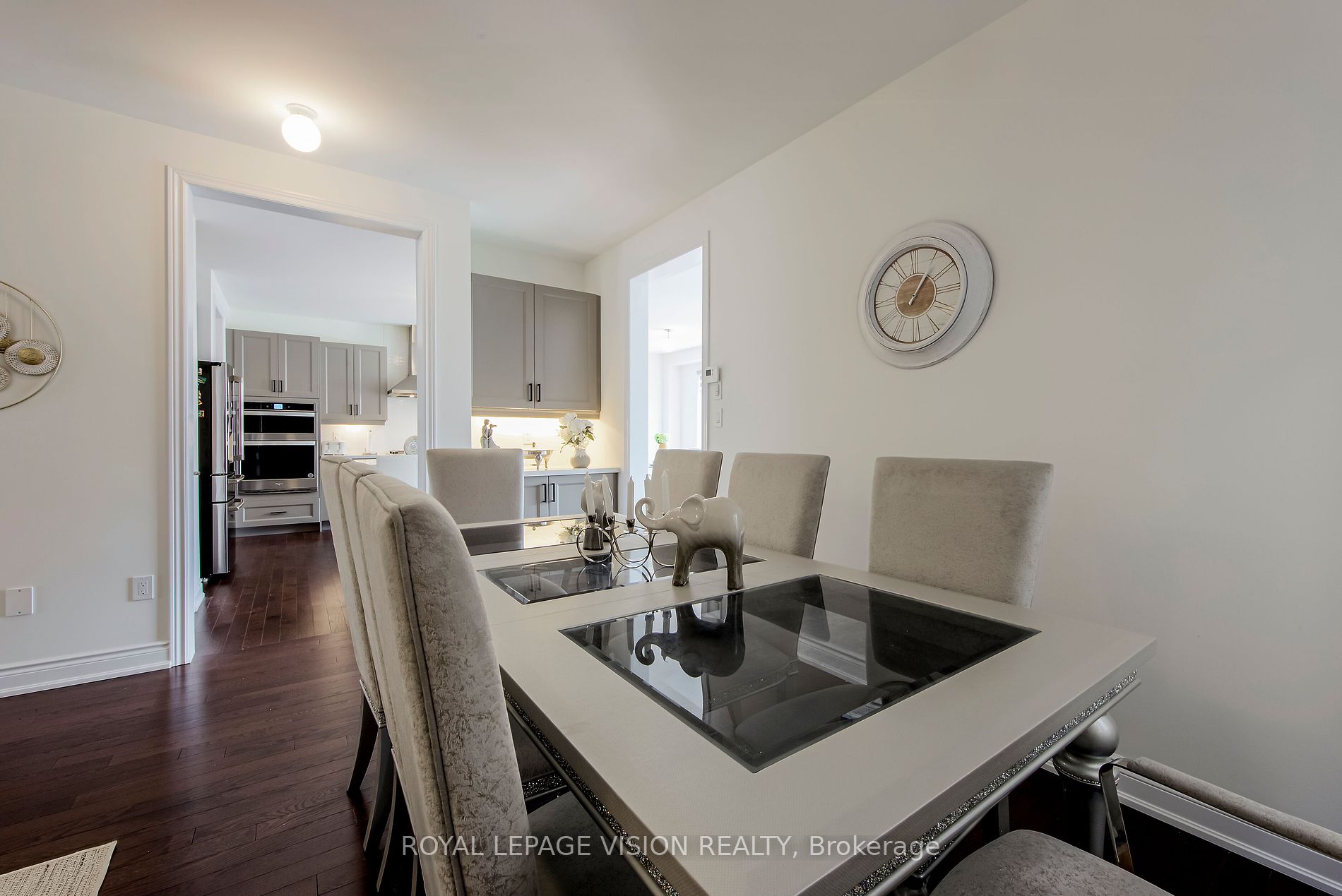 14 Lowell Cres