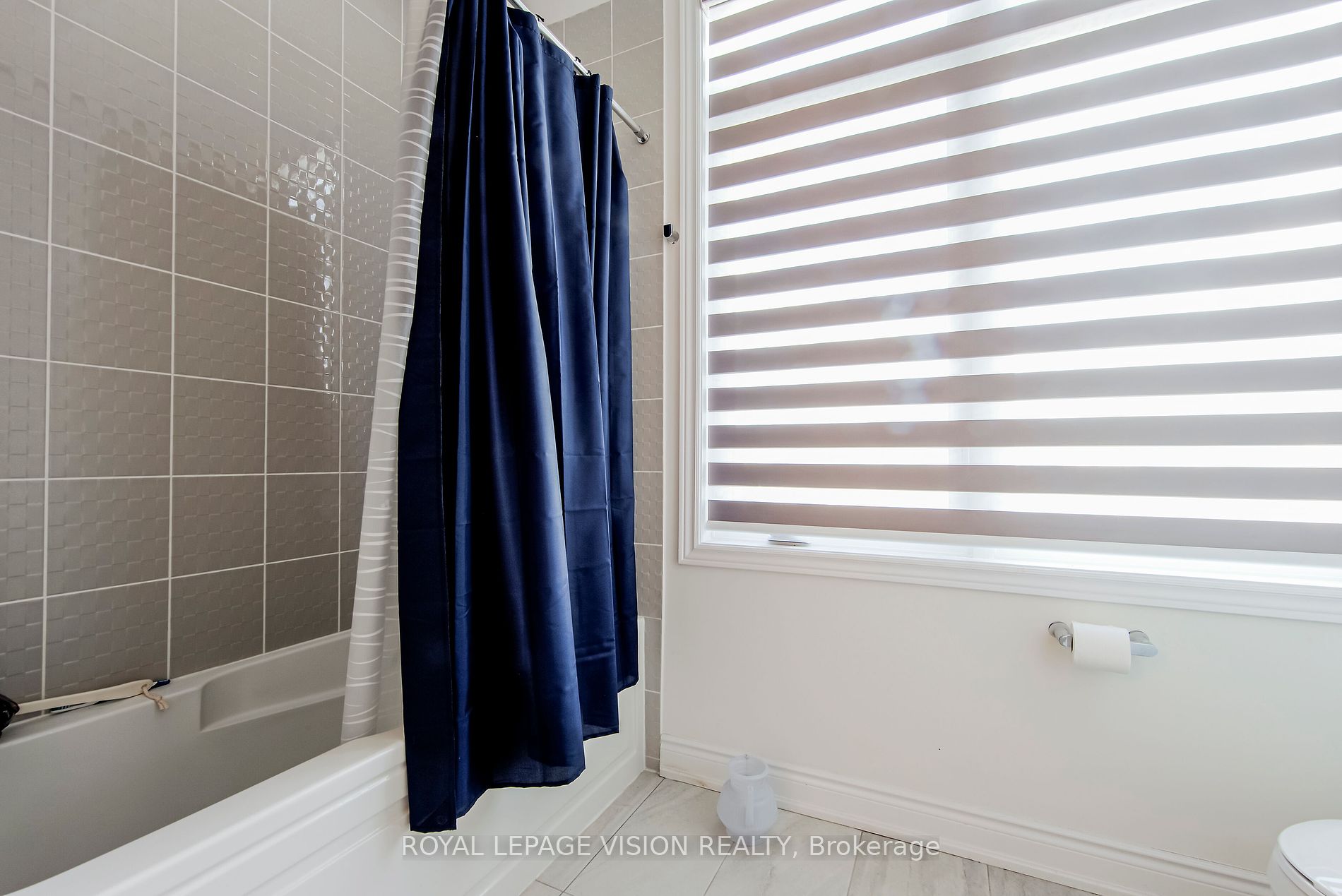 14 Lowell Cres