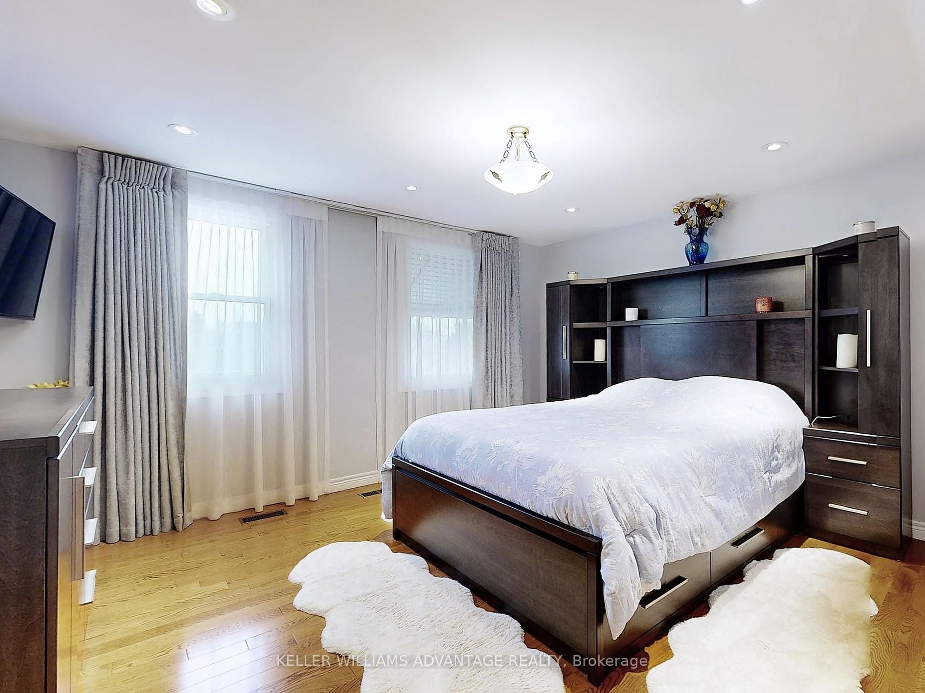 69 Aura Lea Boulevard