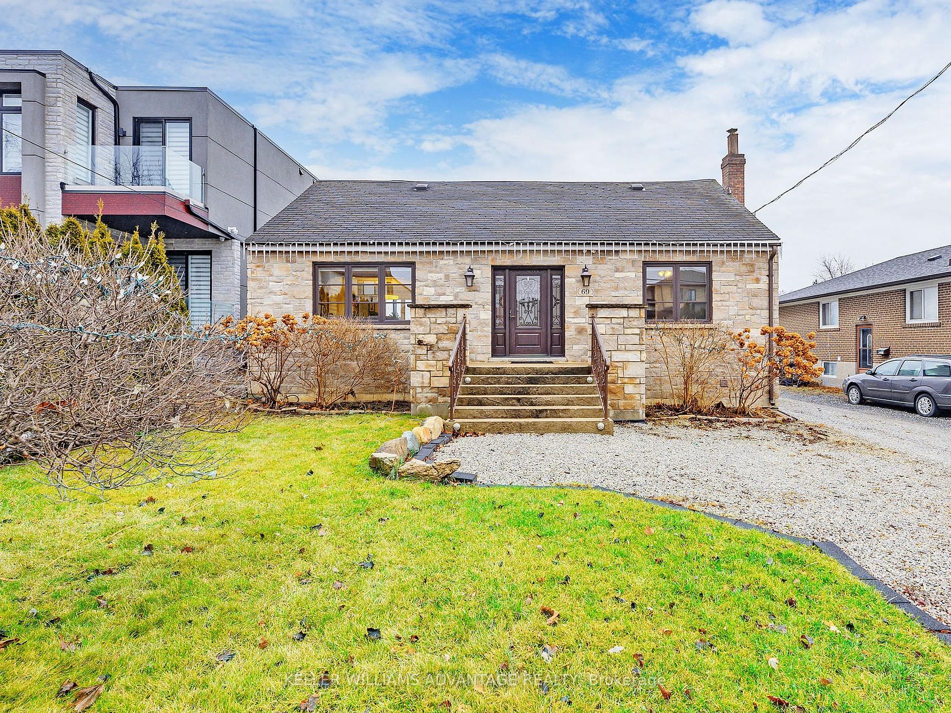 69 Aura Lea Boulevard