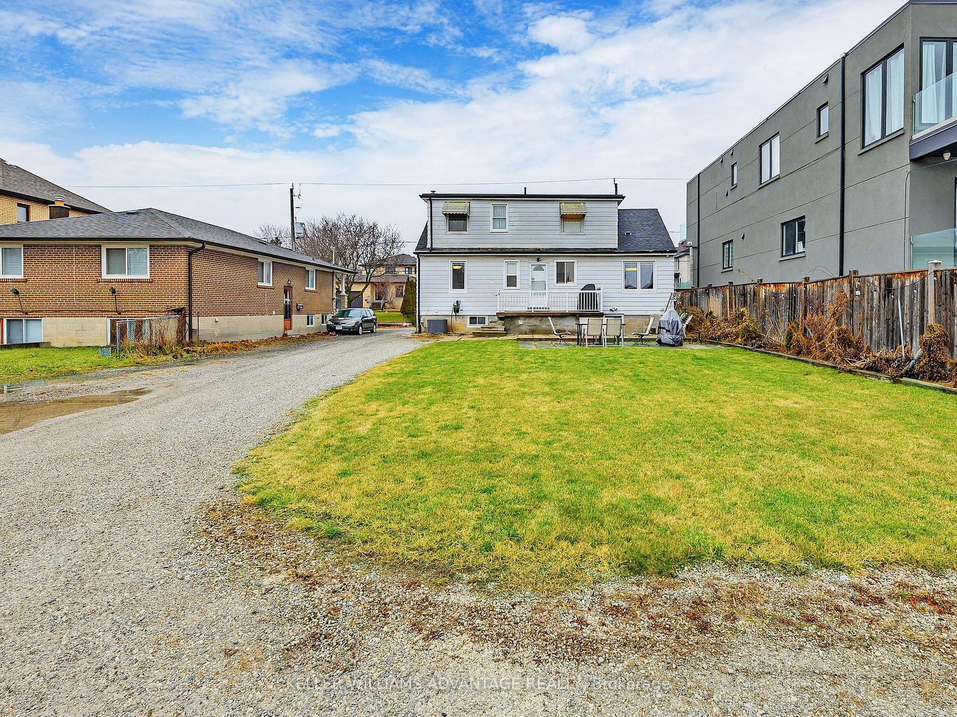 69 Aura Lea Boulevard