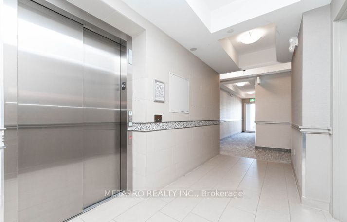 54 Sky Harbour Dr, #404
