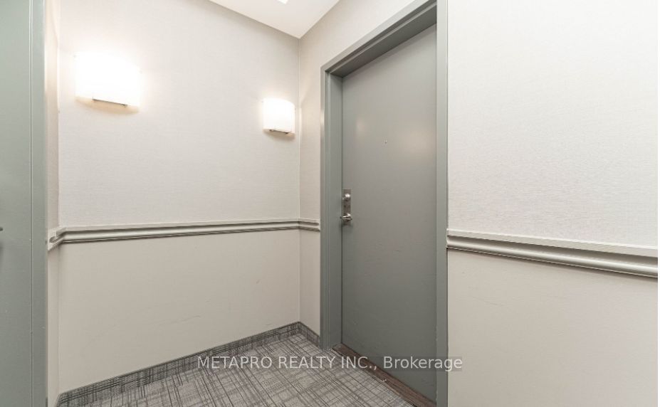 54 Sky Harbour Dr, #404