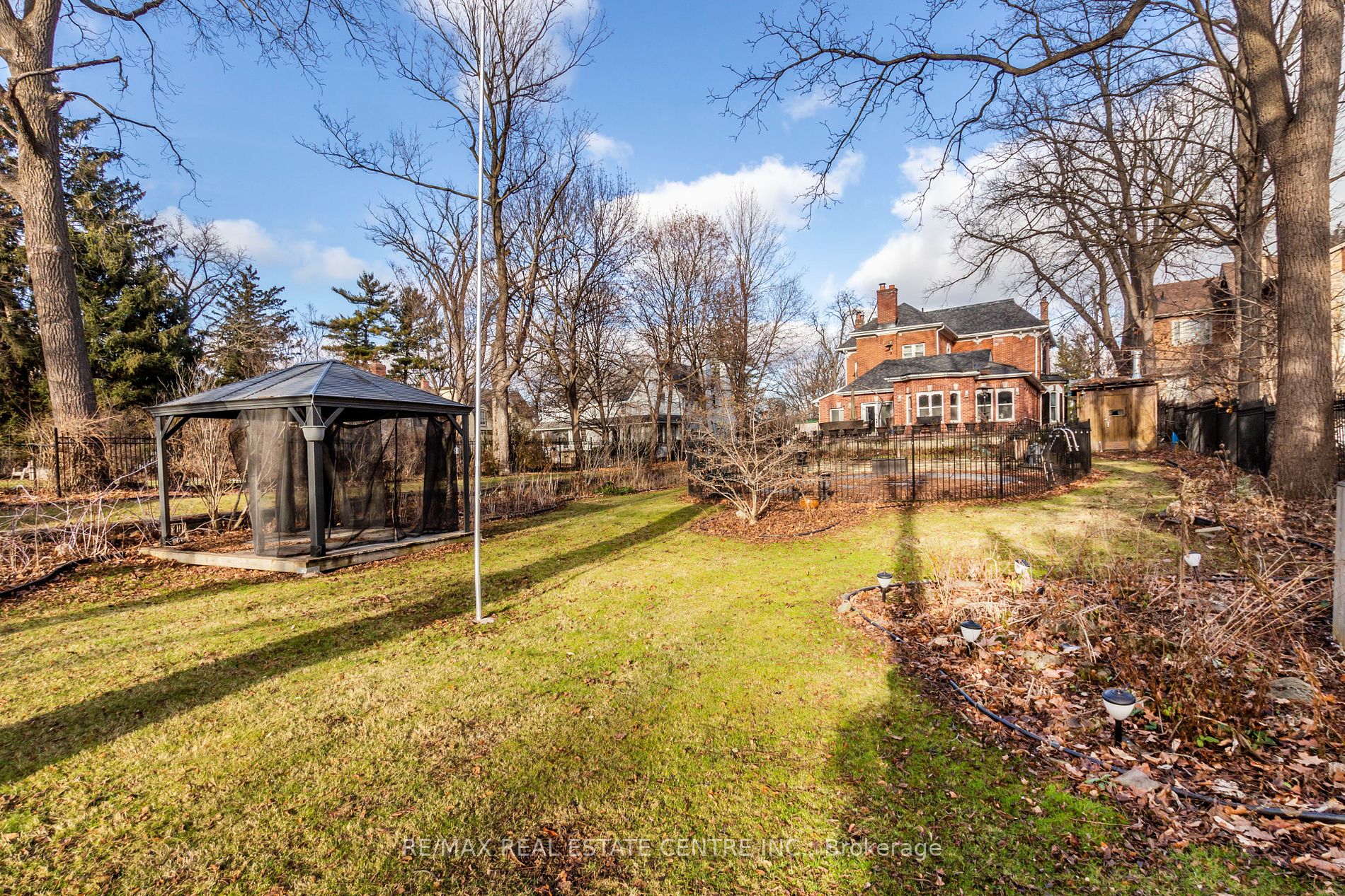 77 Main St S