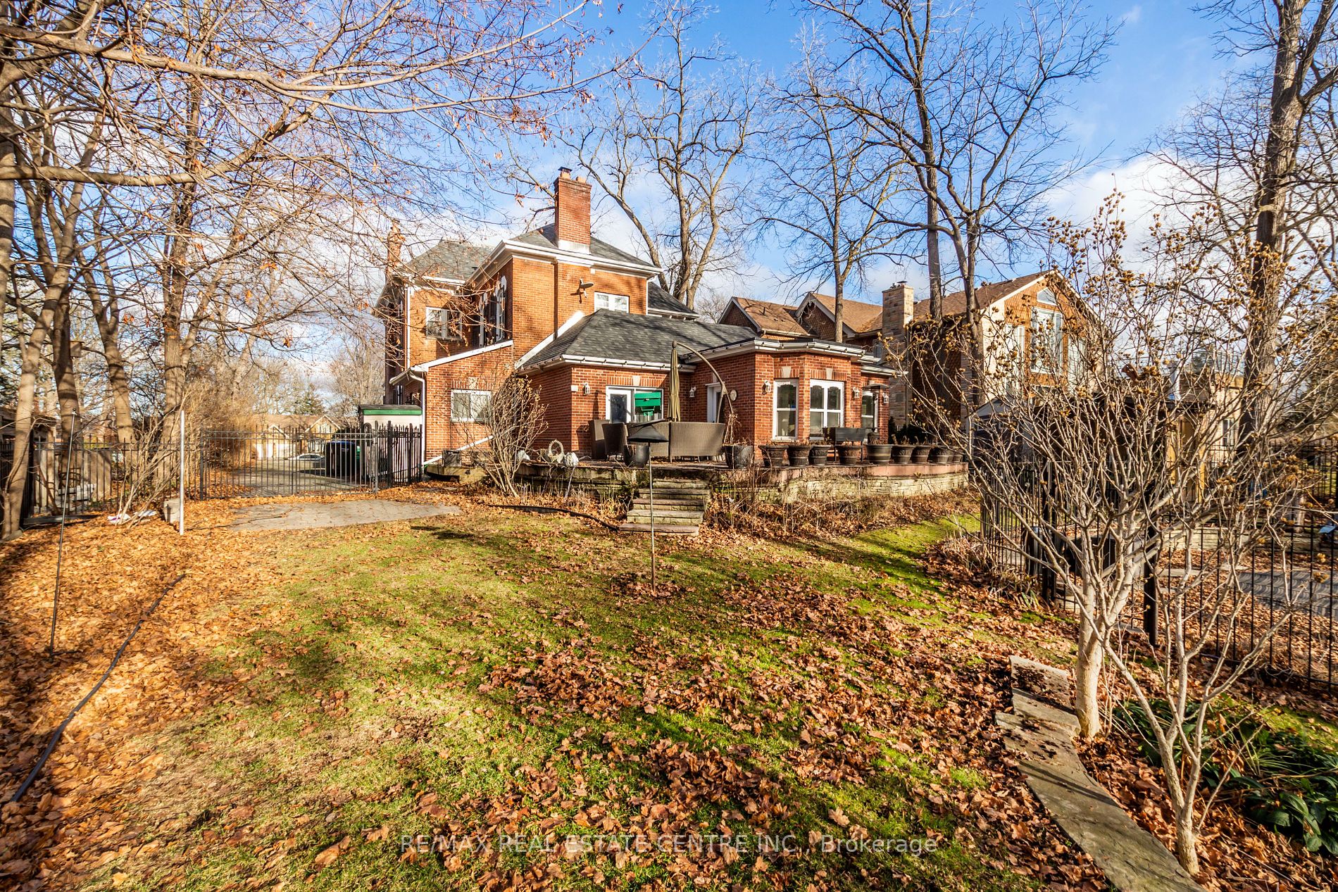 77 Main St S
