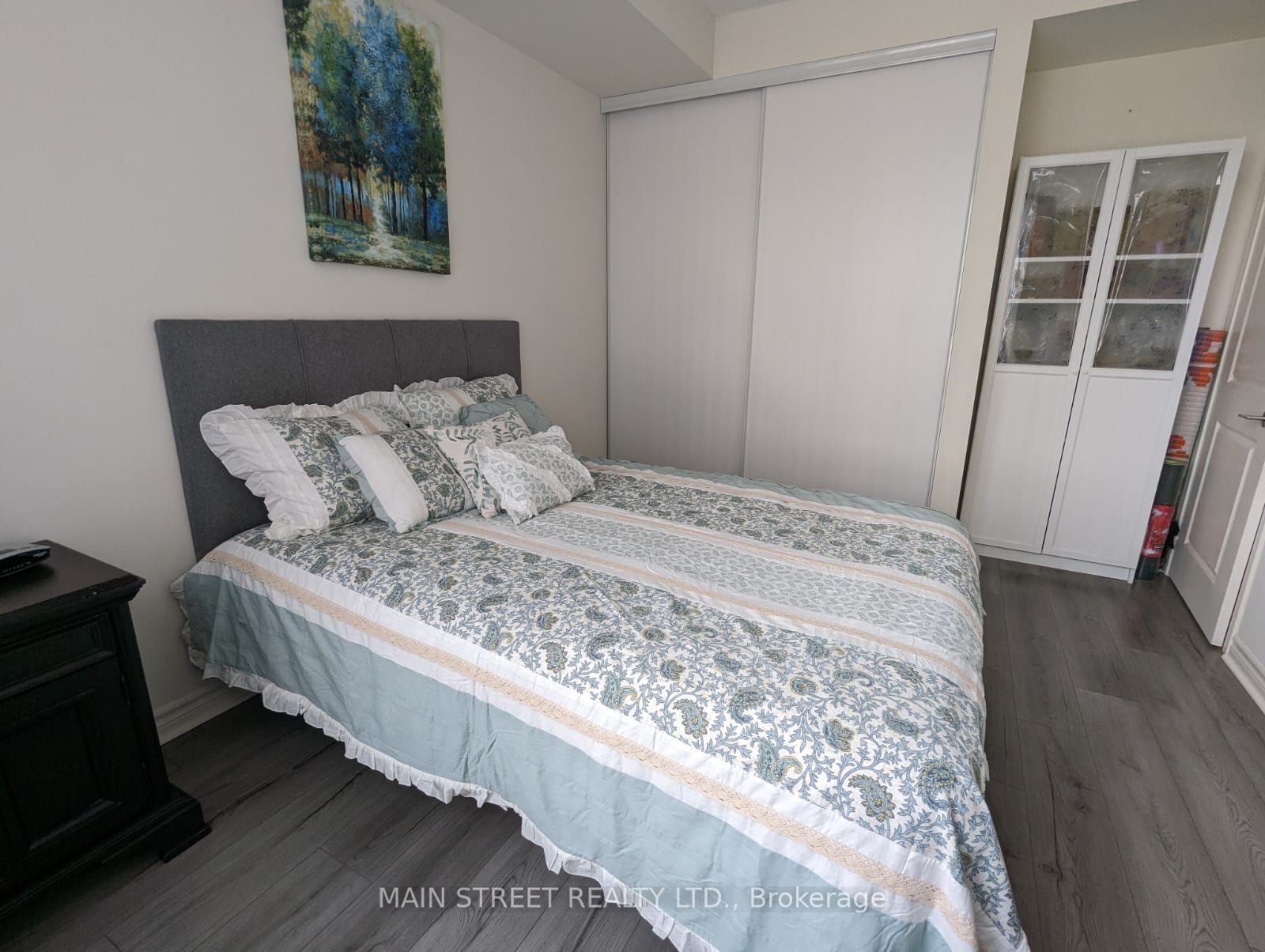 349 Rathburn Rd W, #511