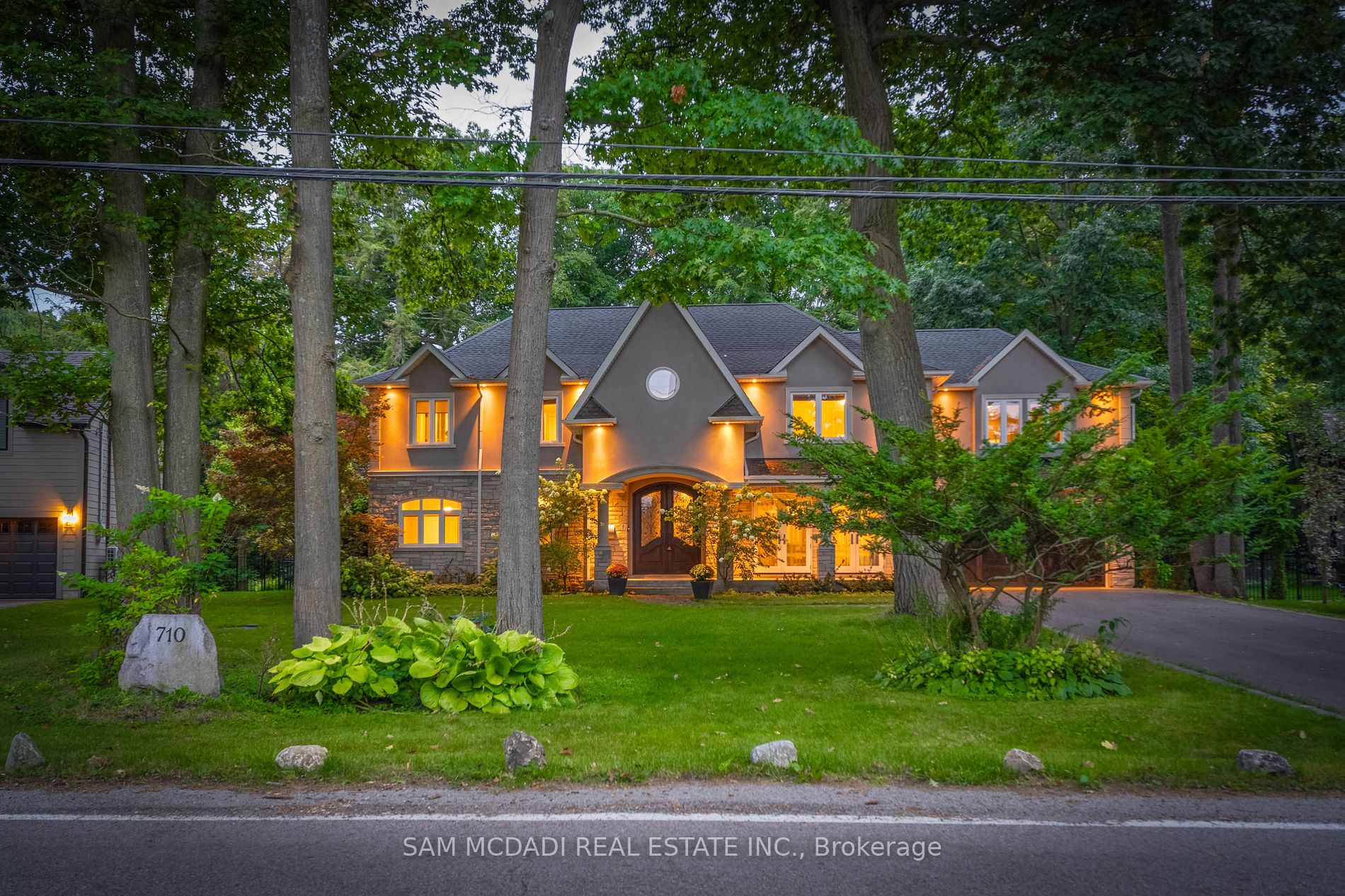 710 Meadow Wood Rd, (MLS® W7372910) See this detached house for