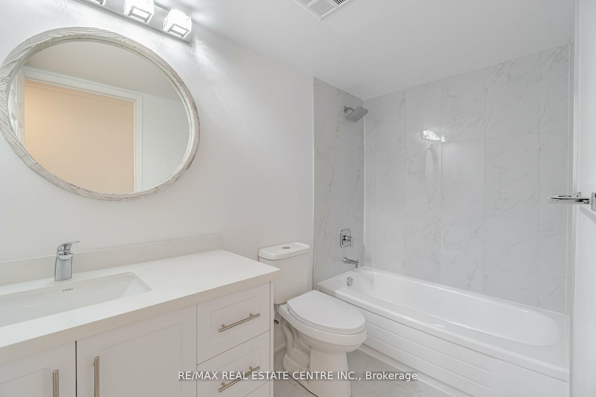 45 Kingsbridge Garden Circ, #1504