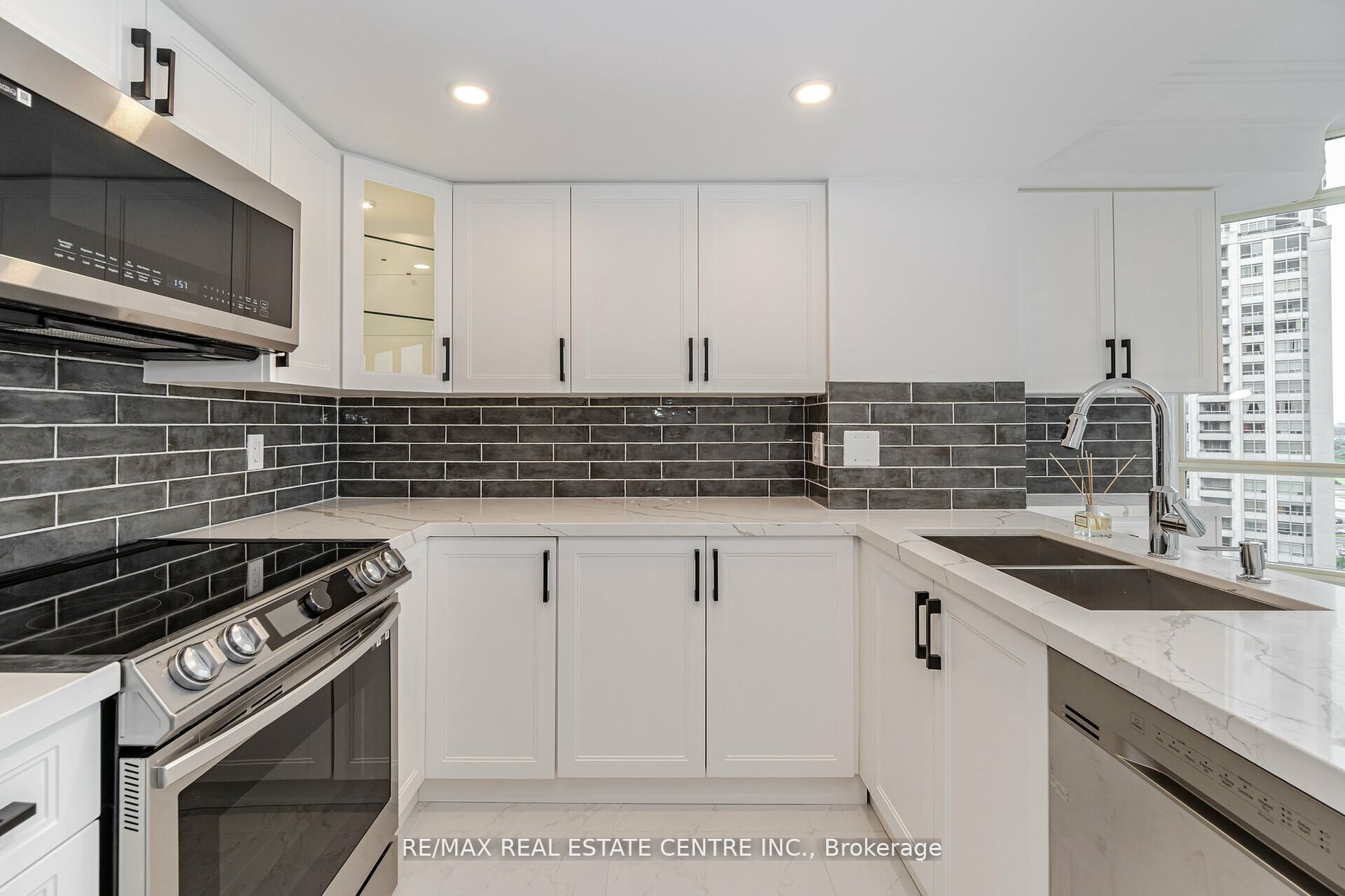 45 Kingsbridge Garden Circ, #1504