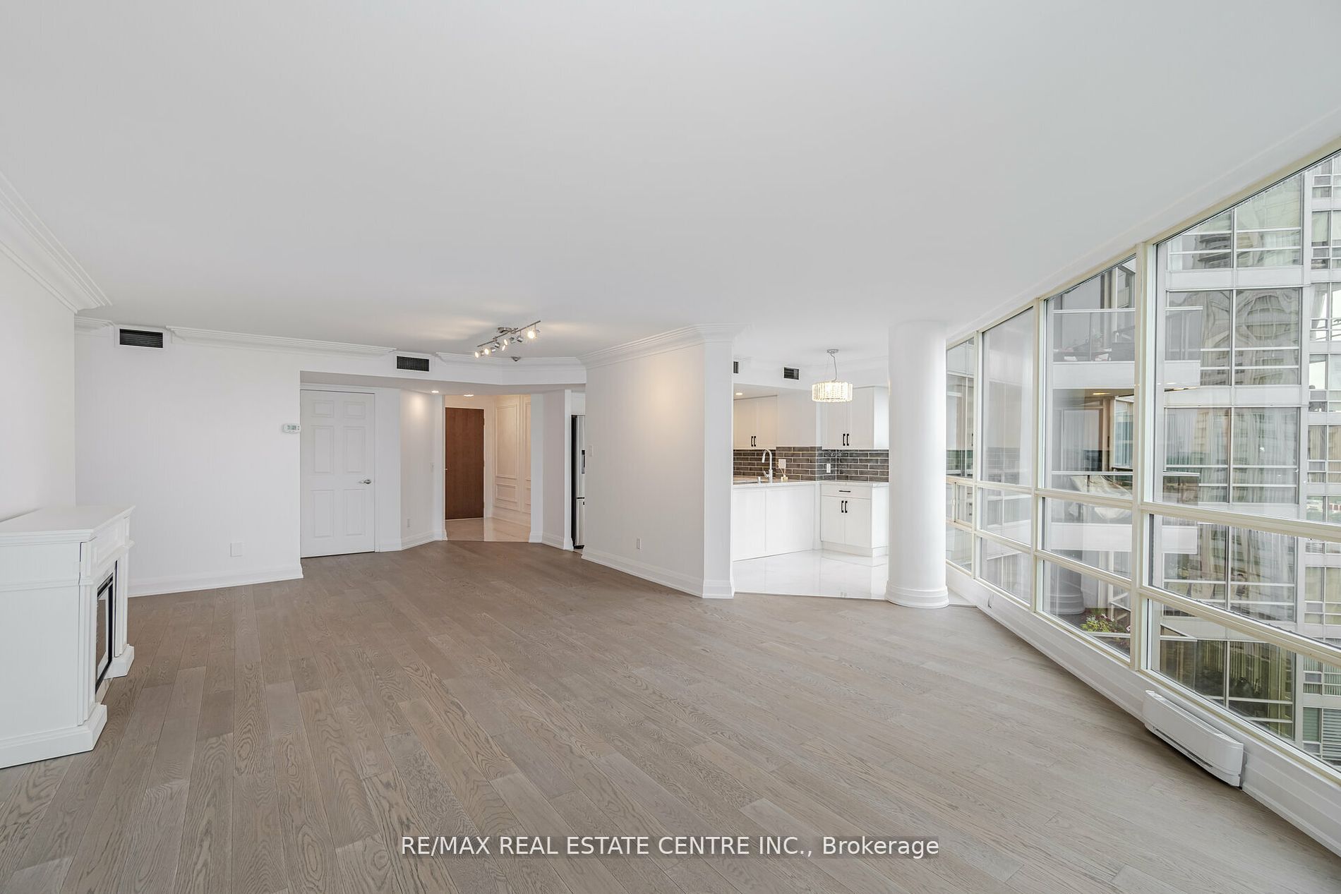 45 Kingsbridge Garden Circ, #1504