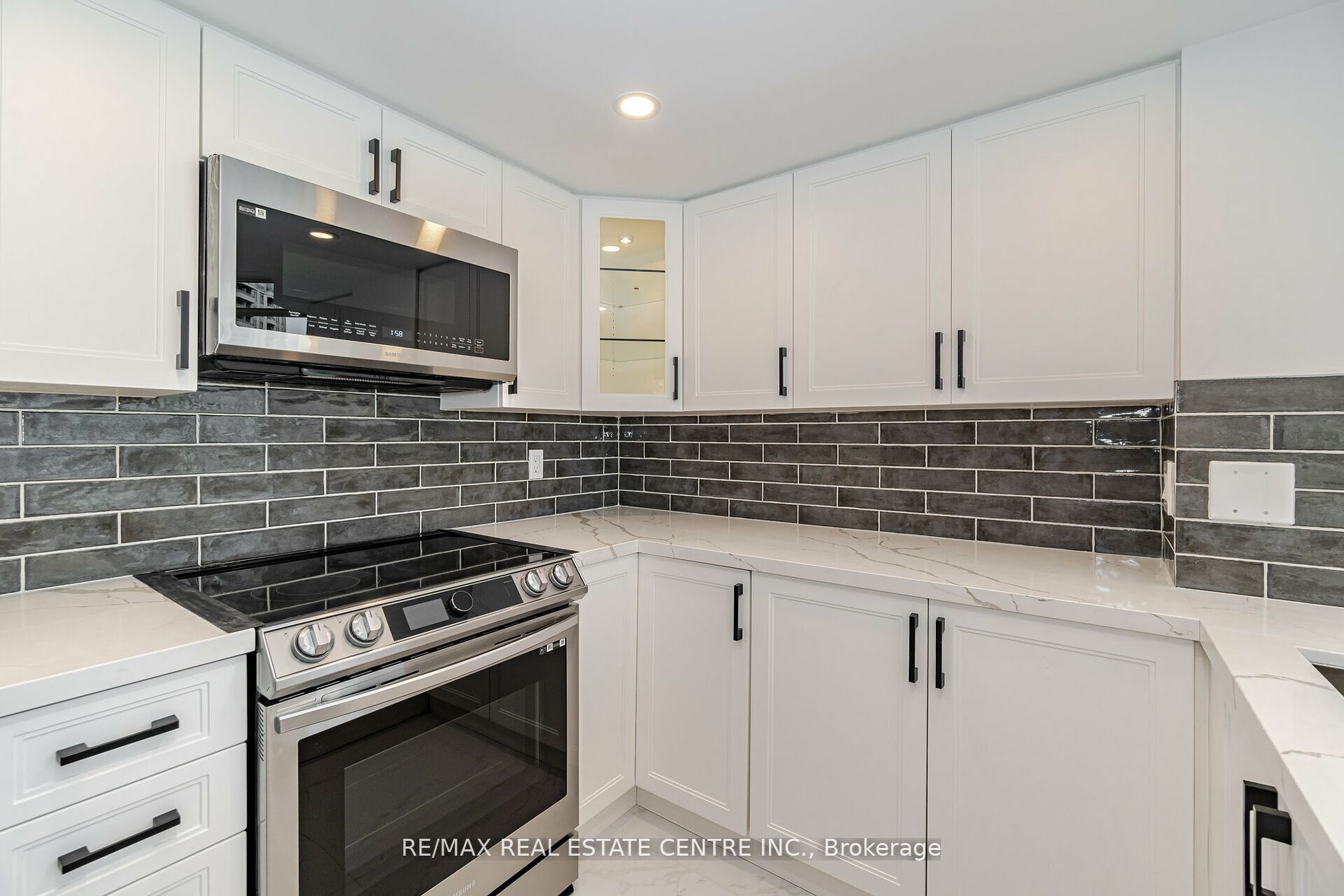 45 Kingsbridge Garden Circ, #1504